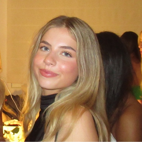 Meet your Posher, Emma - Picture 1 of 1